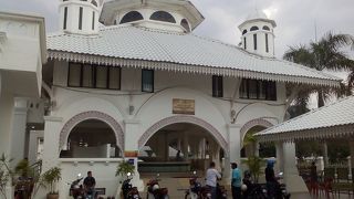 トレンガヌ州最大のモスクです