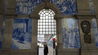 ホームから電車本体も見ることができます