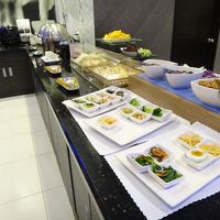 朝食は地下で。