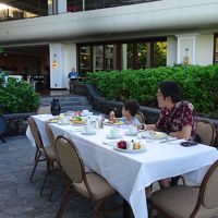 朝食はオープンエアーのこんな場所がおすすめです