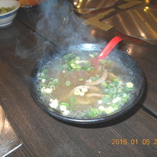 猪肝湯（豚の肝スープ）40元　あっさりした美味しいスープです