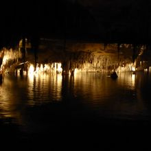 ドラック洞窟の地底湖は世界最大級