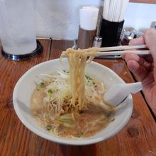 麺もツルツルしこしこだ。