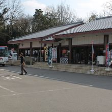 頂上駐車場の土産物屋