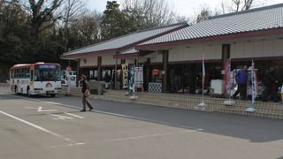 四国霊場８４番 屋島寺は山頂まで有料道路ある