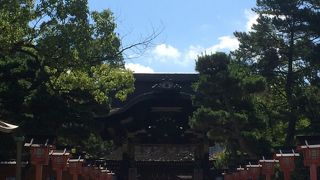 どっしりとした神社