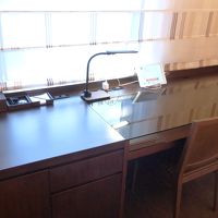 デスクが広くｉ、Ｐａｄも置いてあります。