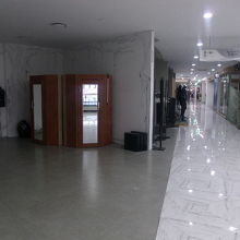 テナント撤退でひっそりした雰囲気の４F通路の様子