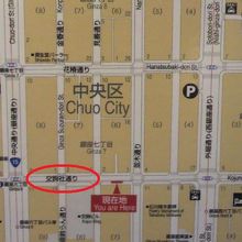 銀座の中央通りと外堀通りを結ぶ通りの一つの交詢社通りです。