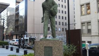 こちらは複製の像のようです