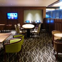 ロビー脇のラウンジエリアです。