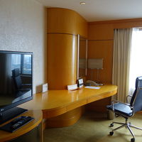 デスクもあってWiFiなどネット環境も十分