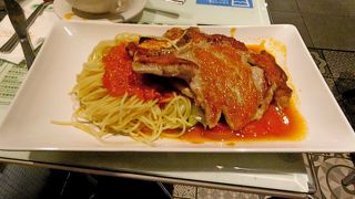 ランチを食べたがすごいボリュームで安い　典型的なファミレス