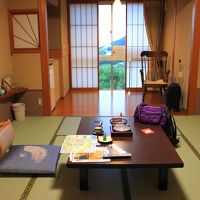 座布団がシミだらけで不快でした。