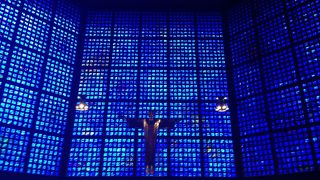 青いステンドグラス