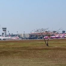 ドンムアン空港を外から