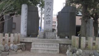 境内に正面から入って少し行った右側にあります