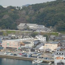 平戸城から見る松浦史料博物館