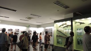 ベトナム戦争の悲惨さを語る貴重な写真や展示