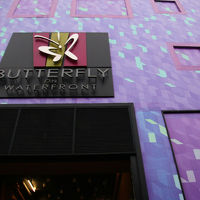 エレベーターで2階に上がったところがフロントです