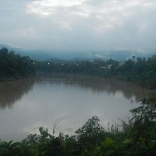 朝のナムカーン川