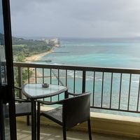 ベランダの椅子に座ってのんびりできます