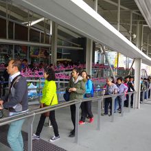 上りは長蛇の列