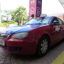 手招きして呼んでくれたお兄ちゃんのタクシーに乗車