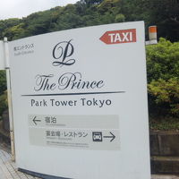 大通りに面した入口