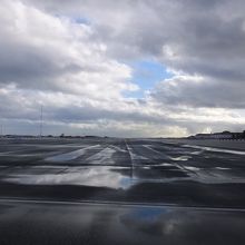 滑走路のド真ん中?　東側の眺め