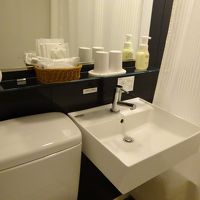 バスルームと洗面も綺麗。