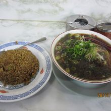 中華そばと名物黒チャーハン