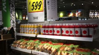 ここでは、ホッドドックセットがおすすめです。ウインナーとパン、そしてソースも付いての値段で、リーズナブルな価格です。