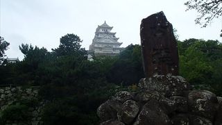 記念写真を撮る場合は、この喜斉門からの撮影がおすすめです。