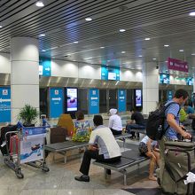 ブルーは各駅停車のKLIAトランジット