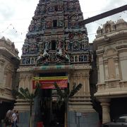 極彩色のヒンドゥー寺院