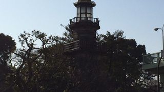 独特の形が印象的な灯篭