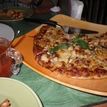 シーフードピザは日本人には一人で食べきれないのでは。