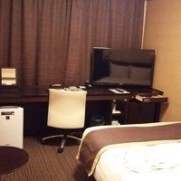 広くはないですが、１泊1人あたり4000円台にしては快適。