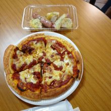 ピザとラクレットを買いました