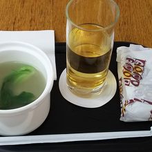 サンドウィッチとワンタンスープ