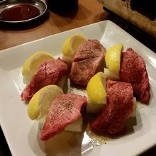 厚みのある塩タン