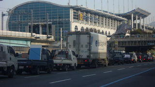 KORAILとの乗り換えが便利な駅です