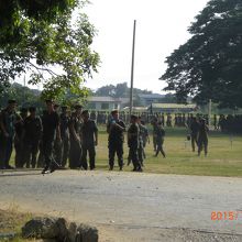 式典のために、多くの士官候補生が、順次集まってきています。