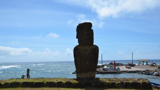 サッカー場の前にいます