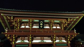 始めて見た 夜の八幡宮