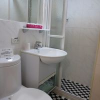 シャワ−室の仕切はあります