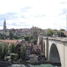 橋桁が意外に高いニーテック橋