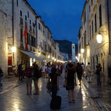 夜のプラツァ通り