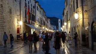 ドゥブロヴニク旧市街のメインストリート